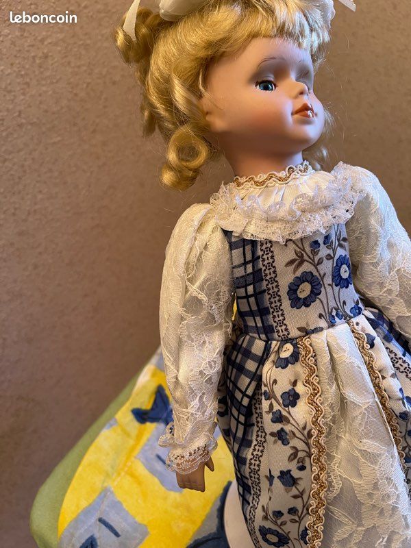 Robe Pour Poupée 38-40 Cm - Satin Bleu Avec Dentelle Et étole - Neuf - Sans Marque