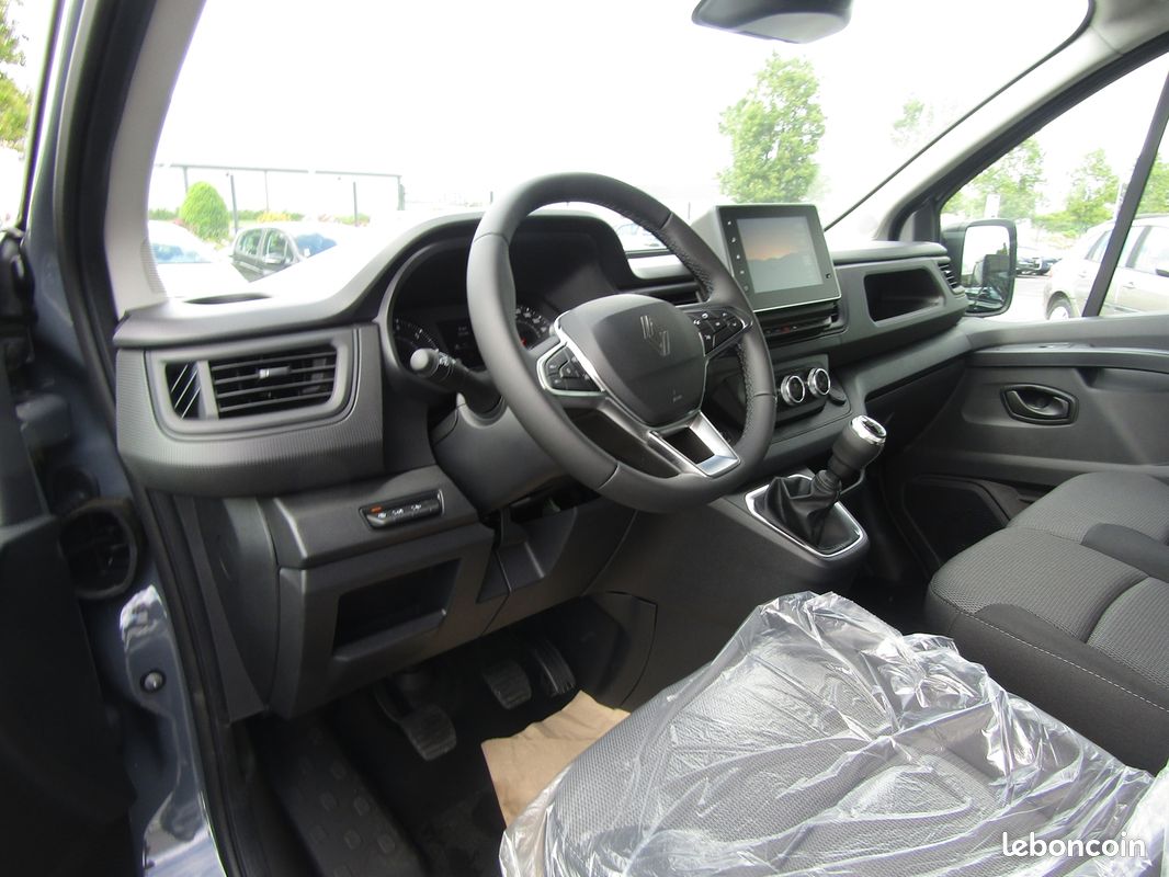Renault TRAFIC III FG L1H1 3T 2.0 BLUE DCI 150CH ADVANCE -25 (image 3)