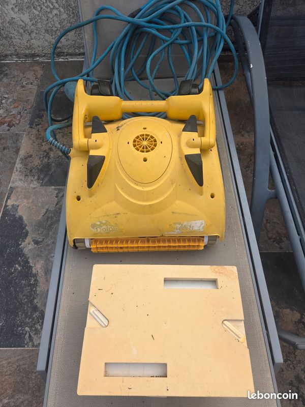 Robot de piscine pour pièces détachées (image 1)