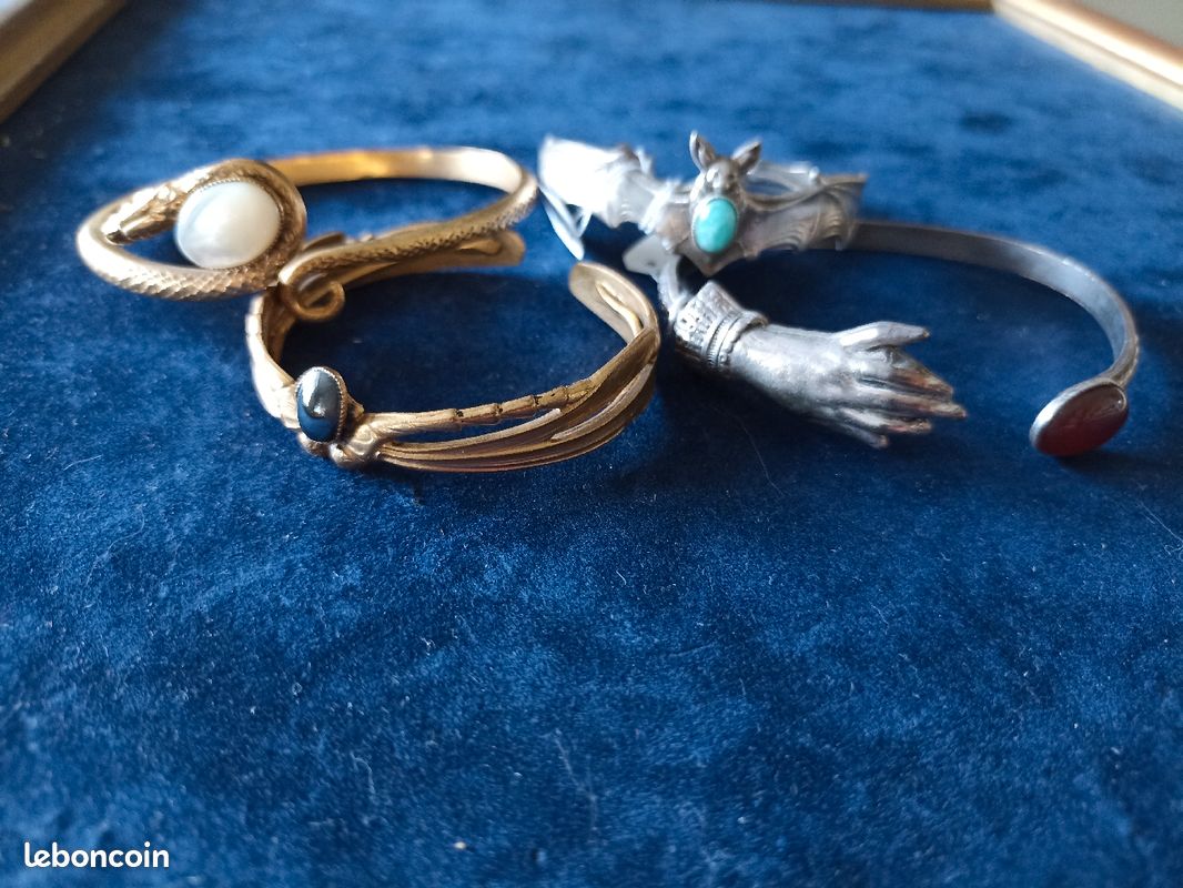 Bracelets (image 1)