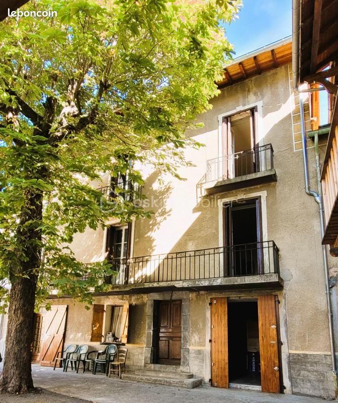 Maison 9 pièces 230 m² · à Thorame-Haute · 230 m² · 129 000 €