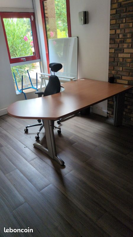 Bureau (image 2)