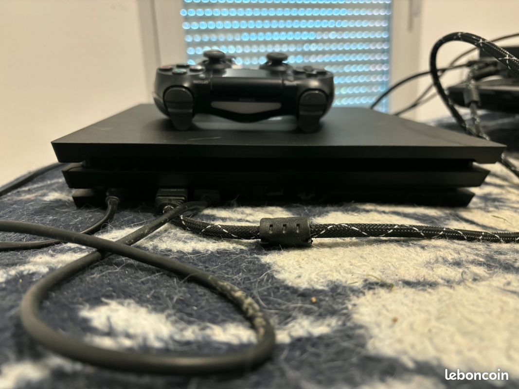 PS4 Pro + 2 manettes + casque VR (image 4)