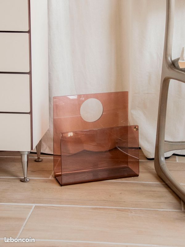 Porte revue vintage Stylform en plexiglas fumé design danois - rochebobois (image 6)
