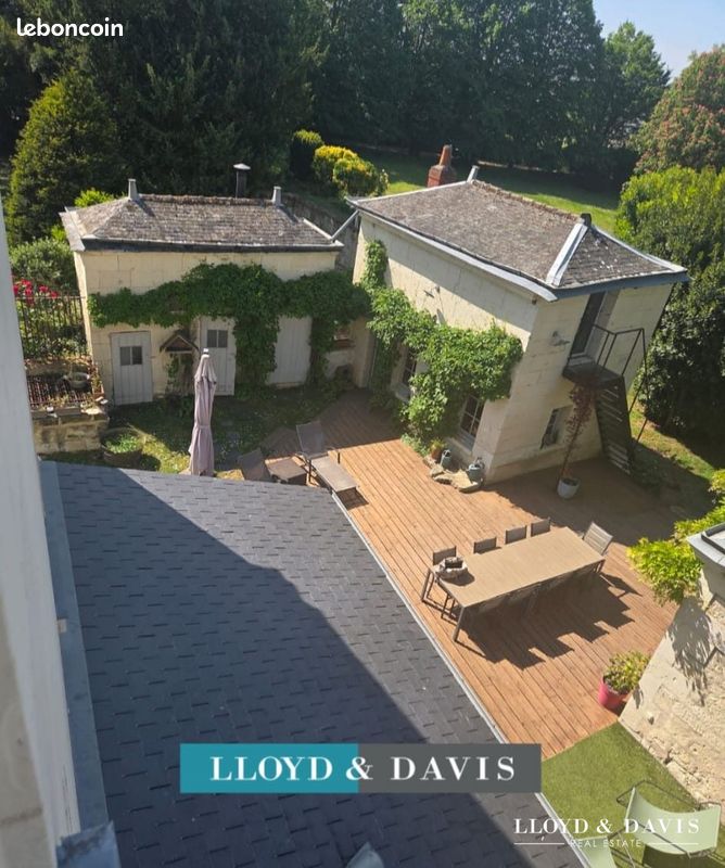 Maison 9 pièces 243 m² · à Bellevigne-les-Châteaux · 243 m² · 595 000 €