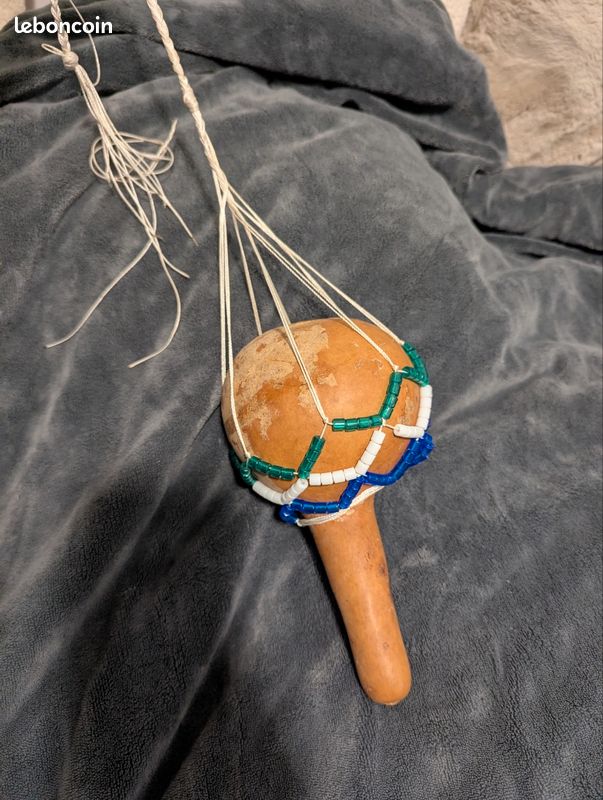 Petit chekere calebasse instrument (réparation faite voir dernière photo) (image 1)