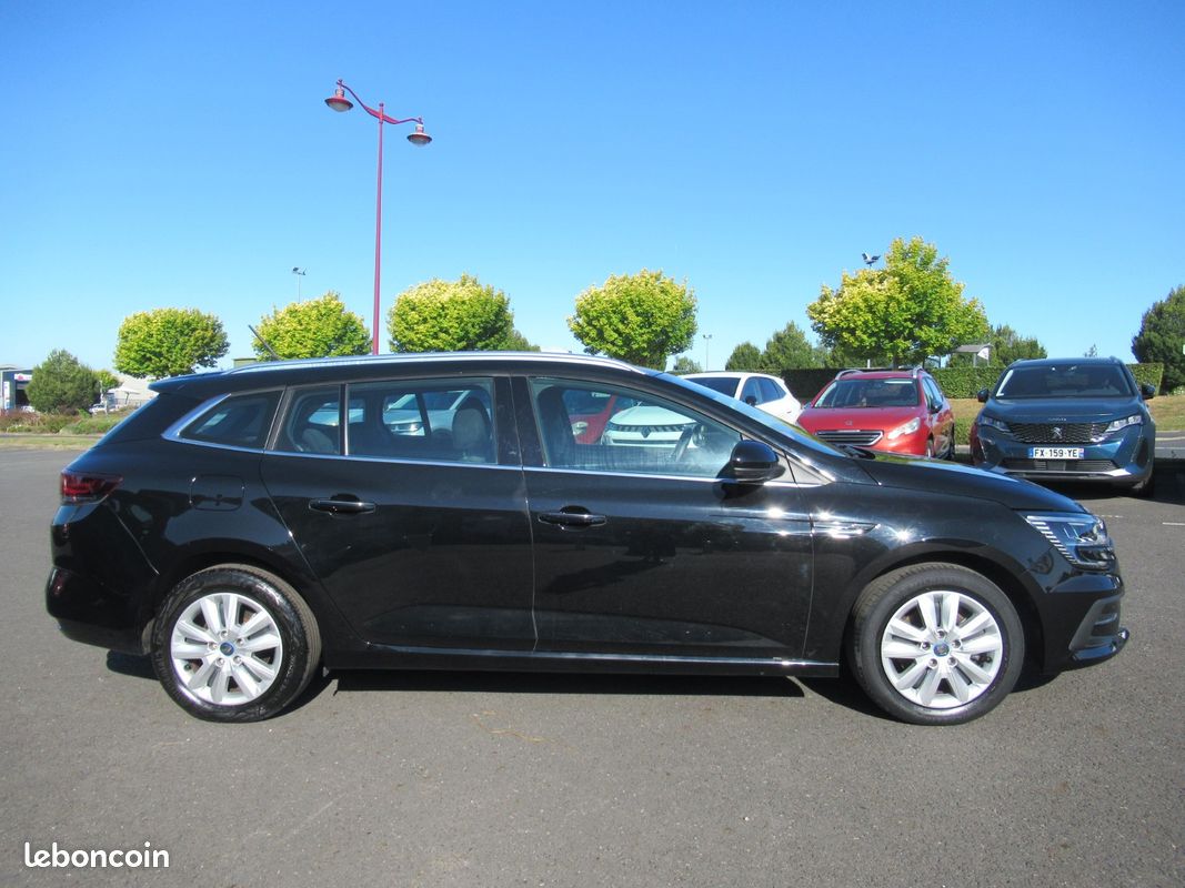 Renault Megane ESTATE E-TECH PLUG-IN HYBRID 160 CV Evolution (image 8)