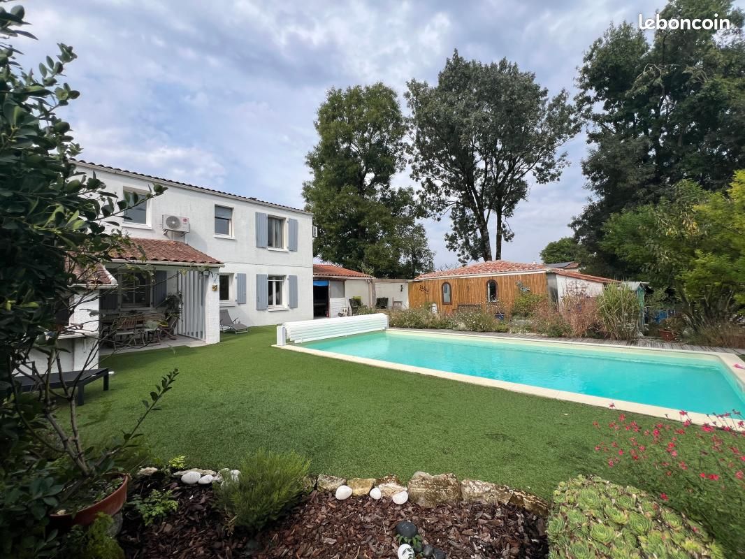 Maison 5 pièces 160 m² · à Thénac · 160 m² · 350 000 €