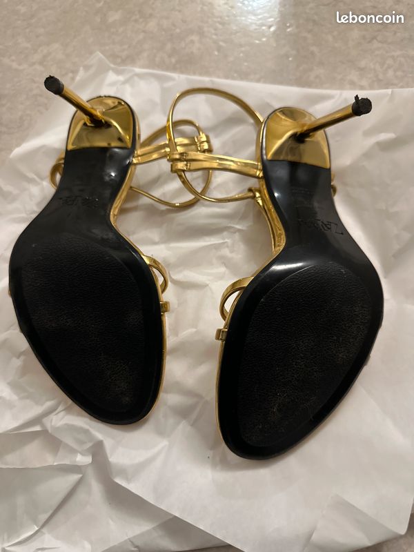 Escarpins ZARA Daim Noir Et Doré - Taille 38/39, Très Bon état, Occasion