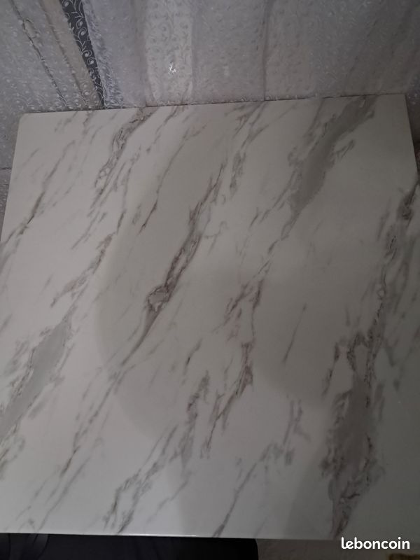 Tabe basse en marbre blanc (image 2)