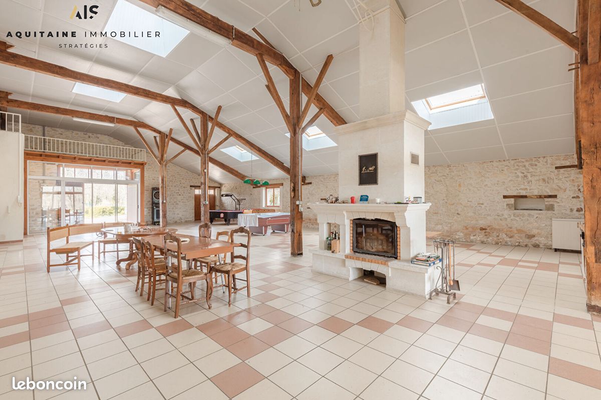 Maison 6 pièces 385 m² - Confolens 16500 (image principale 8)