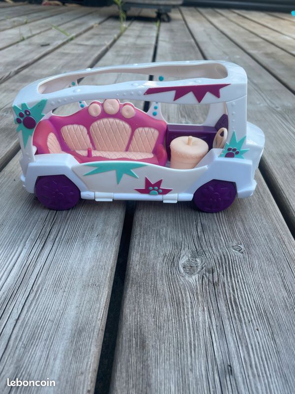 Petshop limousine (image 1)