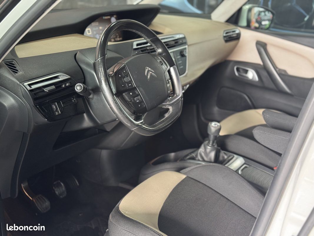 Citroen c4 e-hdi 115ch attraction 2014 (image 9)