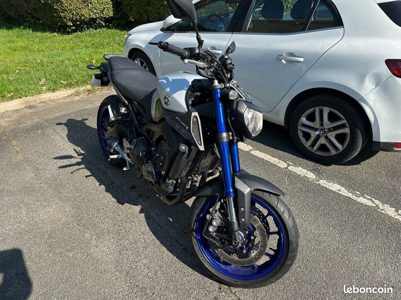 Yamaha MT-09 ABS - Race Blue - 2016 (image 1)