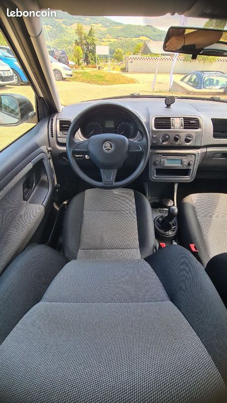 SKODA Fabia - 1.6 Tdi Active 90ch diesel (image 17)