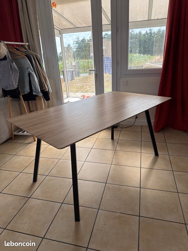 Table 6 personnes (image 1)
