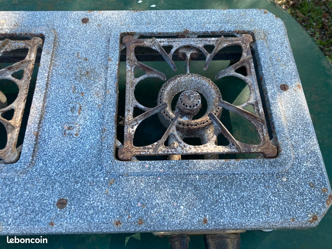 Réchaup à Pétrole Ancien, Outil Vintage, Lot De 4 Pieds Fonte émaillés (pour Pièces)