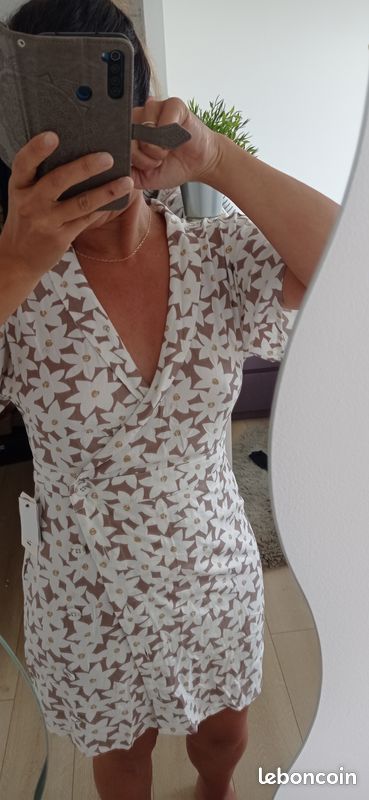 Jupes et robes tres bon etat (image 1)