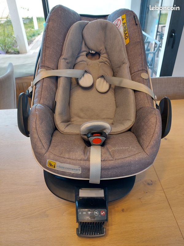Siège auto bébé confort Pebble Plus et base isofix Équipement bébé