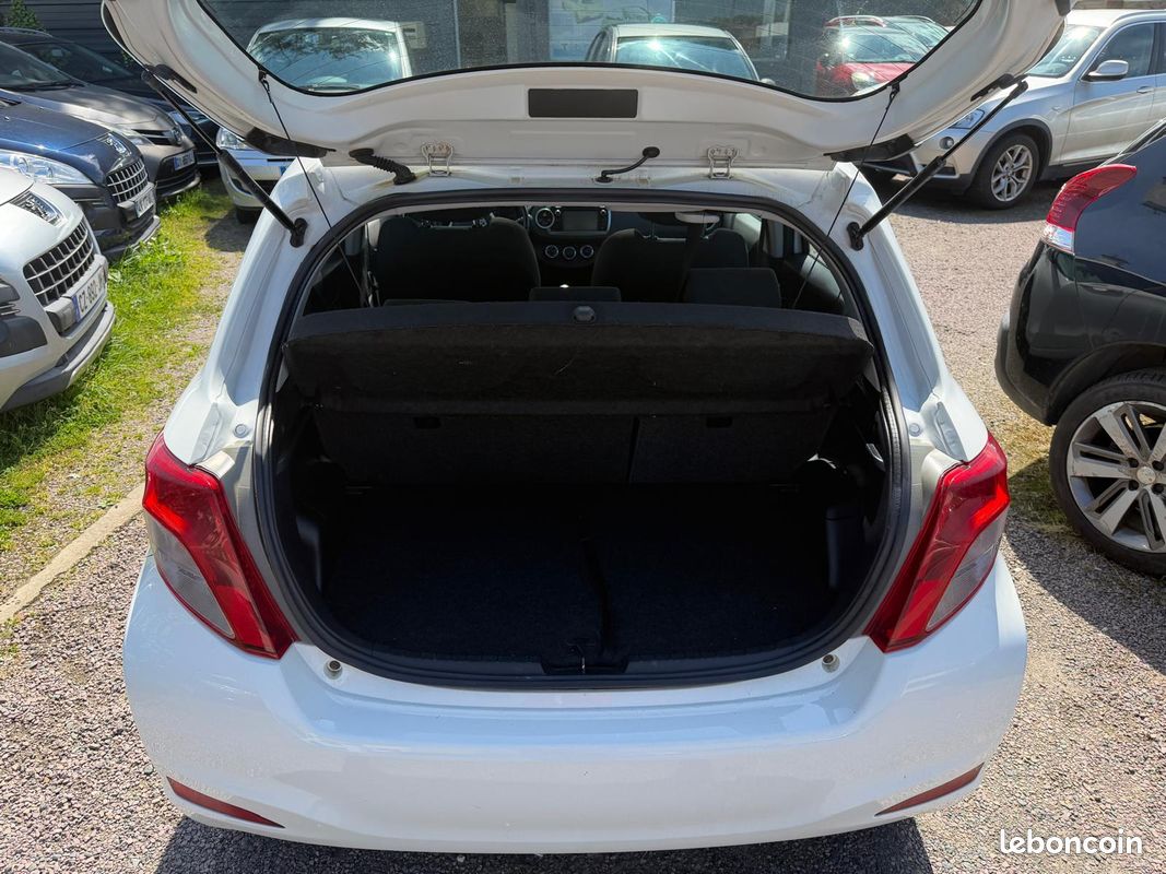 Toyota yaris d-4d pack design couleur blanc nacre (image 6)