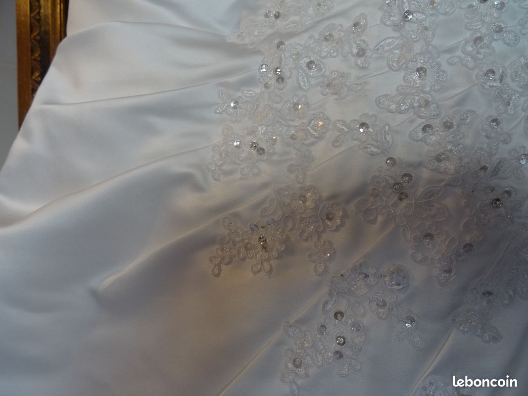 ROBE DE MARIEE taille 42 avec son étole (image 3)