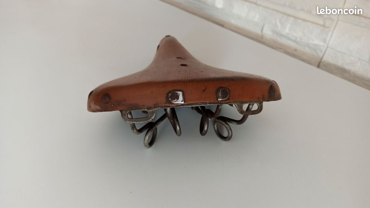 Ancienne Selle De Vélo En Cuir Vintage – Parfaite Pour Restauration Ou Déco Atelier