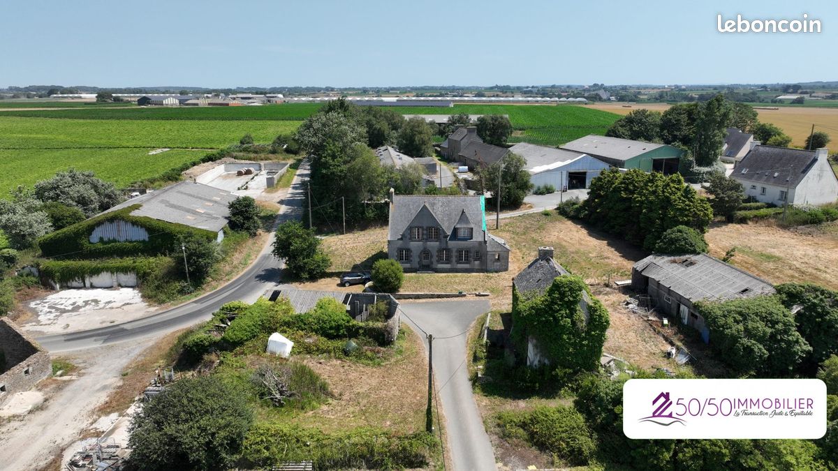 Maison 6 pièces 160 m² · à Plounévez-Lochrist · 160 m² · 71 000 €