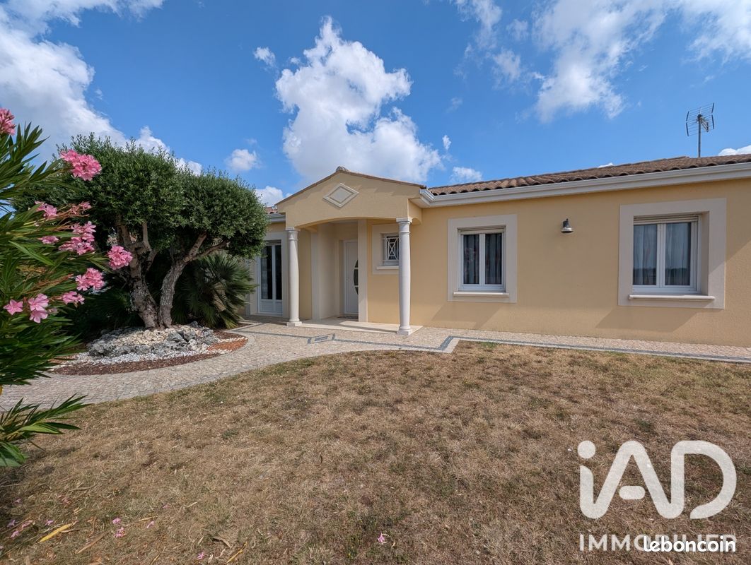 Maison 4 pièces 126 m² · à Montils · 126 m² · 275 000 €