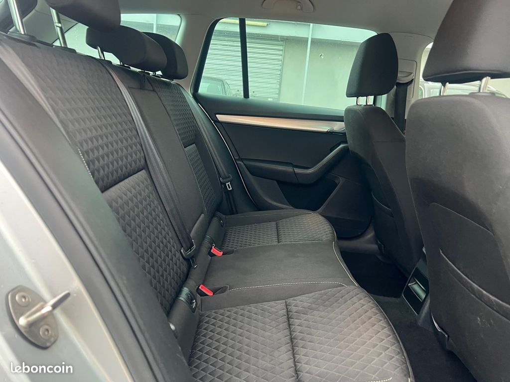 Skoda OCTAVIA COMBI 1.4 TSI 150CH GREEN TEC STYLE DSG7 (image 17)