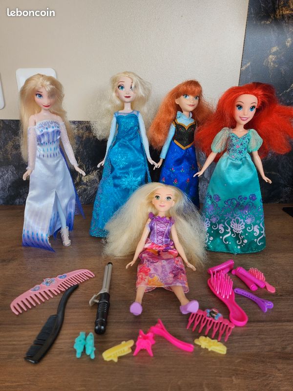 Lots barbies Disney (image 1)