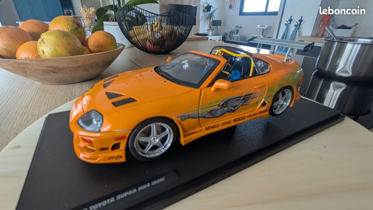 Toyota supra fast and furious solido 1/18 (image 4)