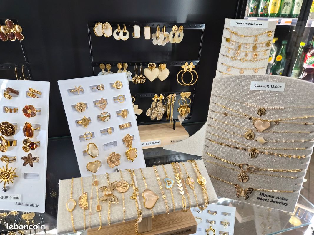 Lot De Bijoux Neufs Pour Revendeur - Bijoux Avec étiquettes - Stock Bijouterie Fantaisie - Grossiste Accessoires Mode