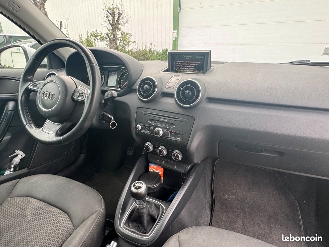 Audi a1 sportback ambiente 1.2l tfsi 86 ch 5 portes chaine de distribution neuve / climatisation / jantes / bluetooth / pre-equipe gps / regulateur (image 5)