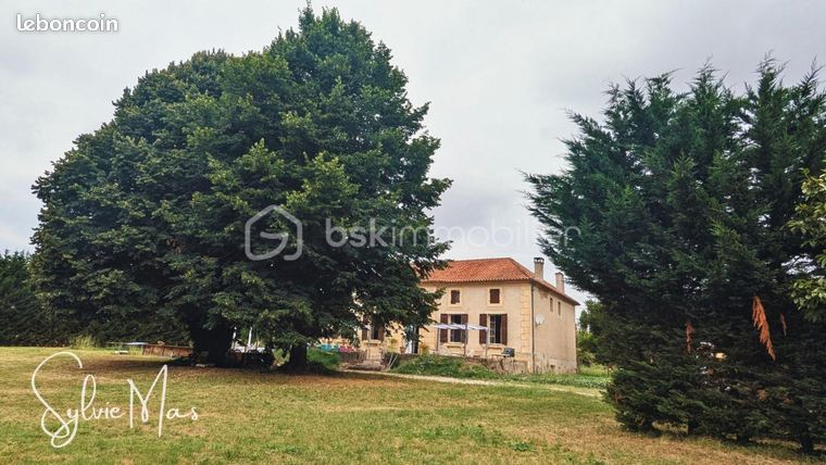 Maison 8 pièces 264 m²