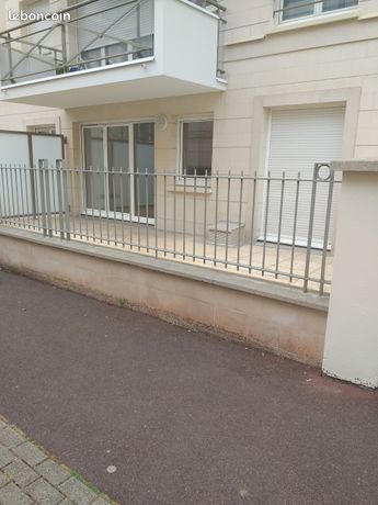 Loue F2 avec terrasse privative et parking en sous sol sécurisé