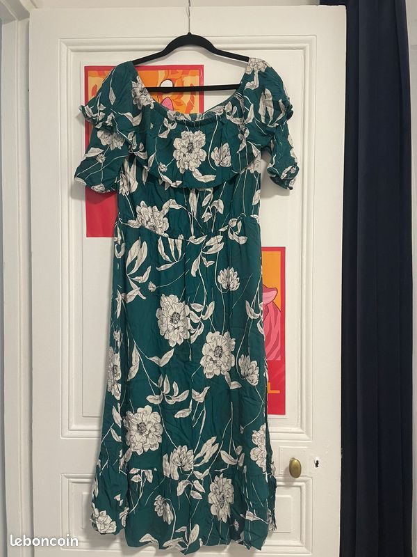 Robe verte à fleur blanche Vêtements