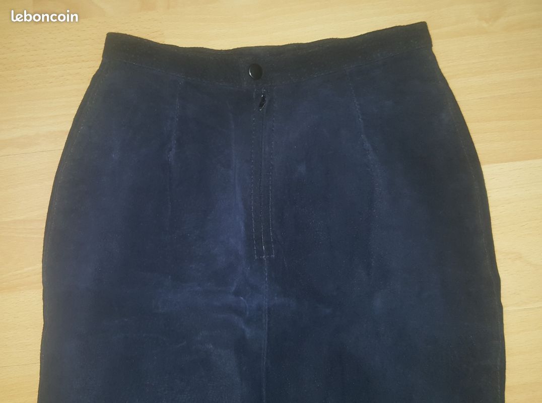 Jupe noire en daim (image 2)