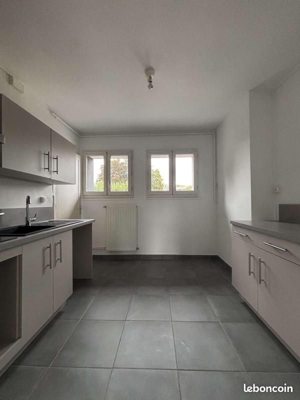 Appartement 3 pièces 68 m² · à Saint-Genis-Laval · 68 m² · 820 €/mois