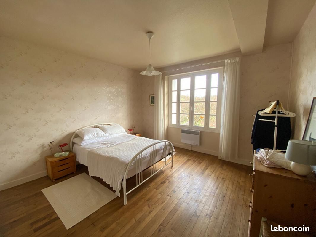 Maison 7 pièces 230 m² - Nanteuil-en-Vallée 16700 (image principale 4)