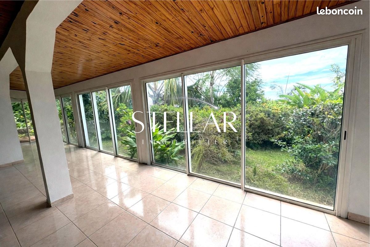 Maison 9 pièces 233 m² · à Sainte-Marie · 233 m² · 600 000 €
