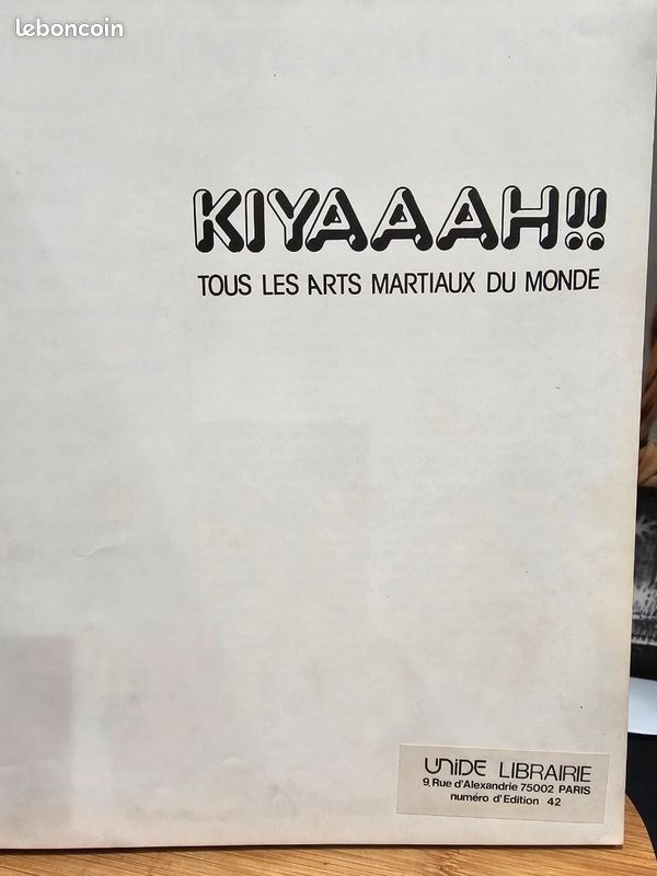Livre 'KIYAAAH !! Tous Les Arts Martiaux Du Monde' - Relié - Bon état