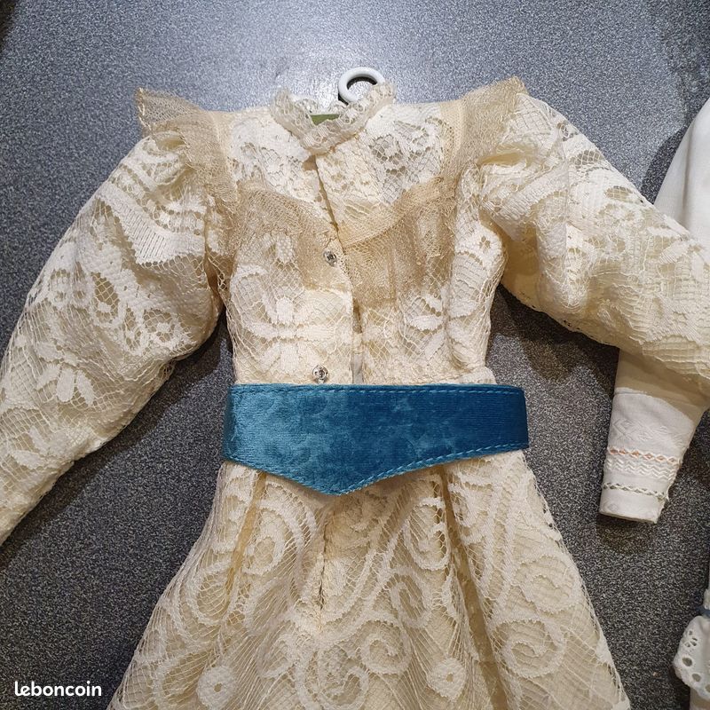Robe à Tournure Manteau d'Enfant époque 1880 Velours Cotelé