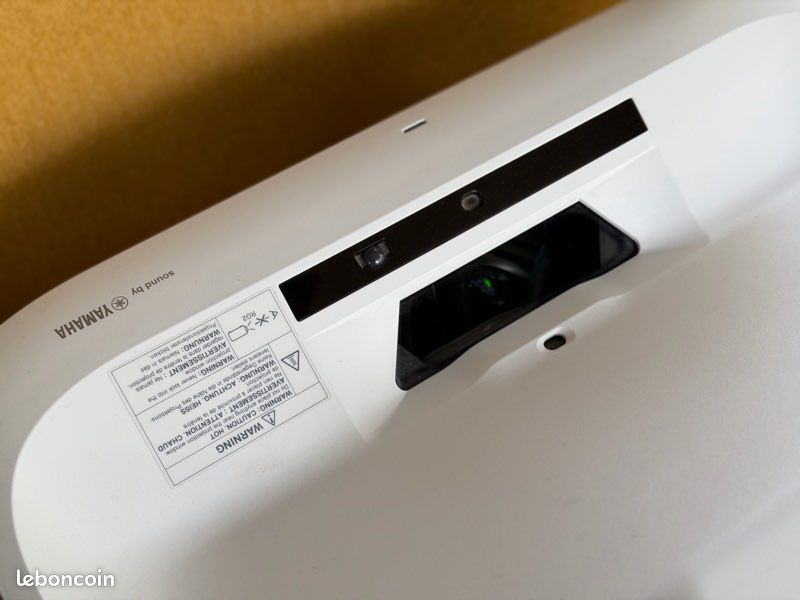 Videoprojecteur laser ultra courte focale haut de gamme (image 2)