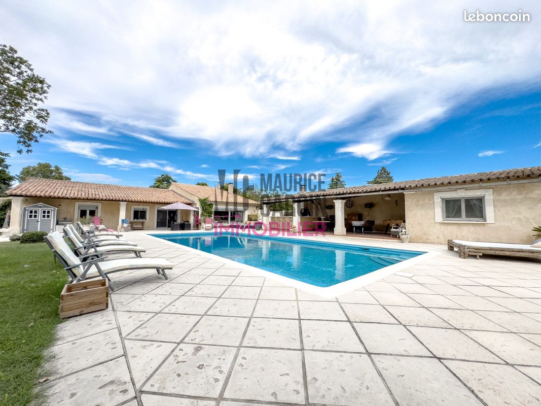 Maison 10 pièces 300 m² · à Taillades · 300 m² · 1 049 000 €