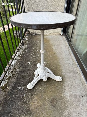 Table en marbre blanc et pieds en fer forgé blanc - Doux Août