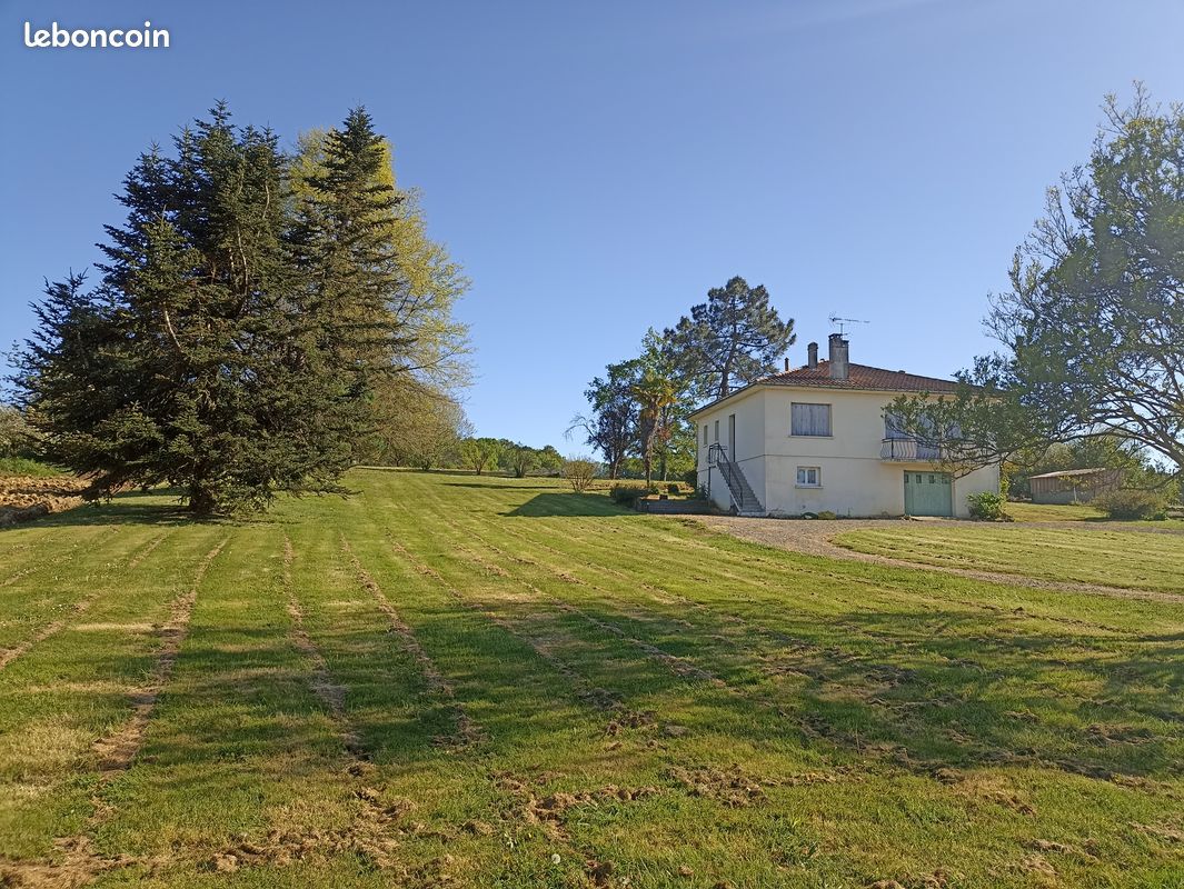 Maison 5 pièces 160 m² · à Sainte-Colombe · 160 m² · 137 000 €