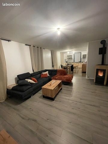Appartement 4 pièces 90 m² · à Fournets-Luisans · 90 m² · 900 €