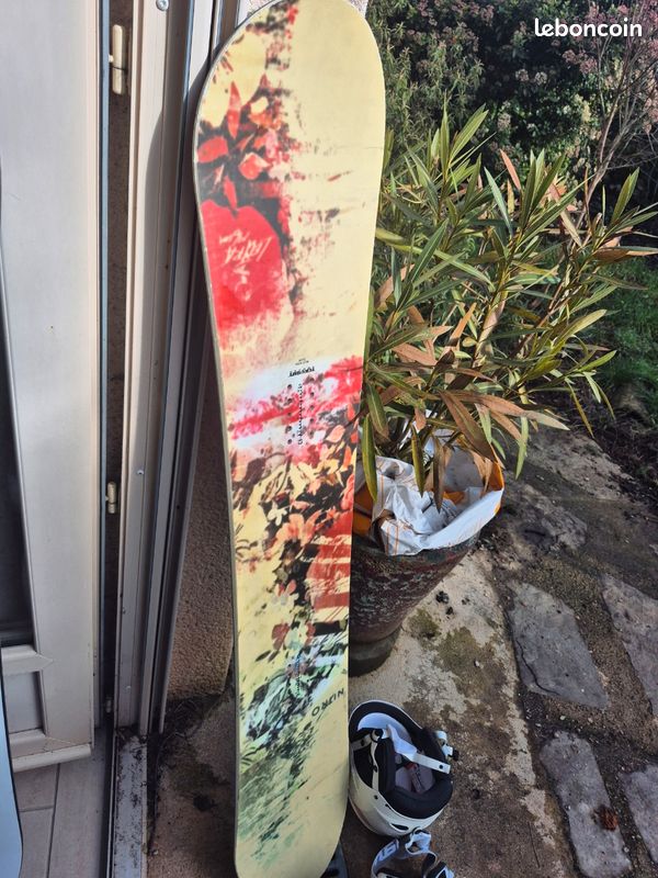 Flow RHYTHM black planche NUE sans fixs - snowboard d'occasion