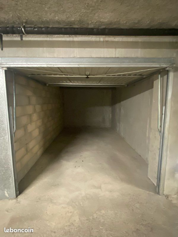 Garage box fermé (image 1)