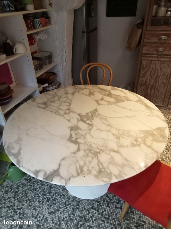 Particulier vend table tulipe ronde Knoll Saarinen (image 2)